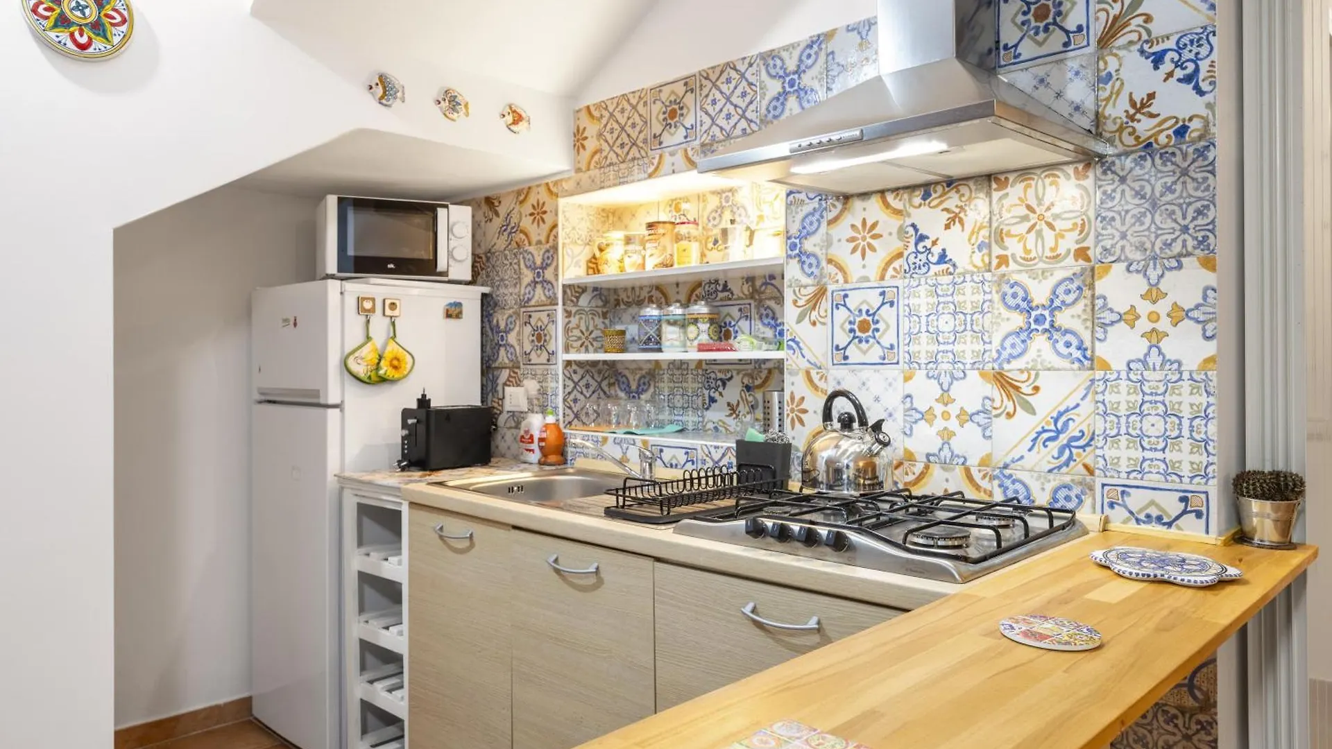 Apartment Alloggi Tifone Palermo Italy